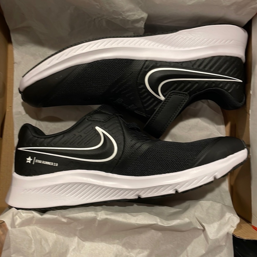 Nike Star Runner 2, Size 3 Y (Youth)